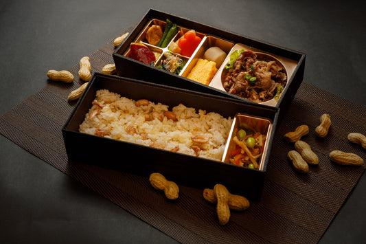 落花生ご飯と黒毛和牛すき焼き二段重