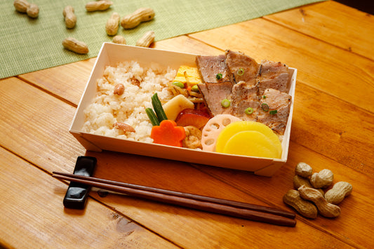 落花生ご飯と味噌漬け焼豚弁当